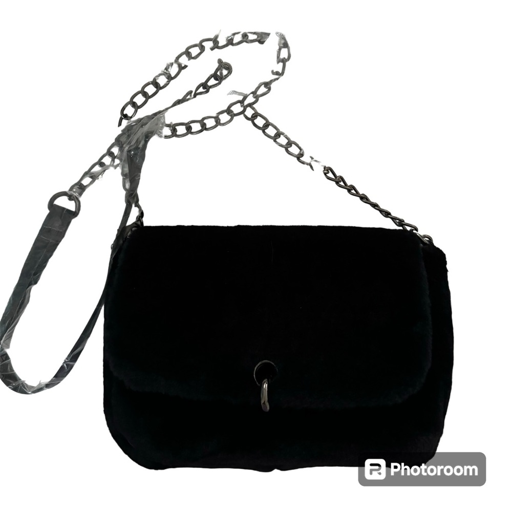 Gilda Paris Fur crossbody bag. So soft, feels like velvet. Removable strap.